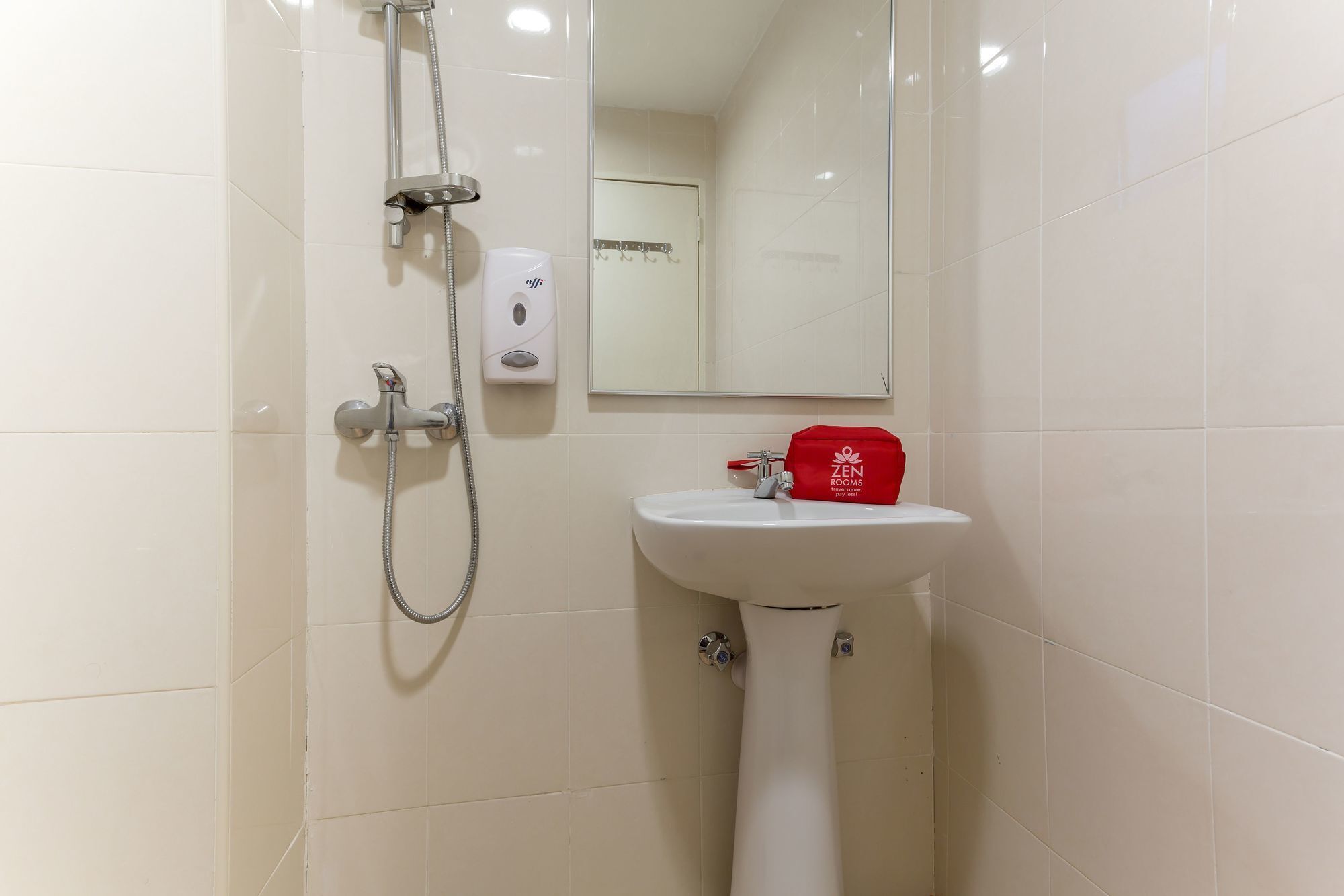 Zen Rooms Basic Sentul Куала-Лумпур Экстерьер фото